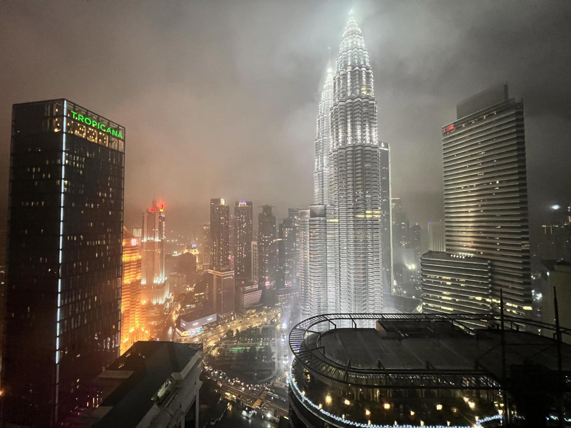 Sky Suites At Klcc By Mitstay 쿠알라룸푸르 외부 사진